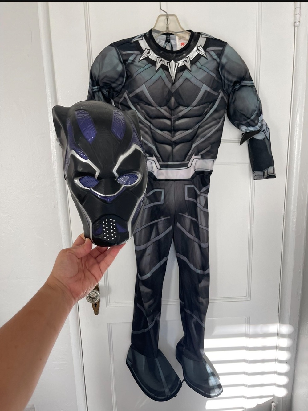 Marvel black panther costume Size kids medium